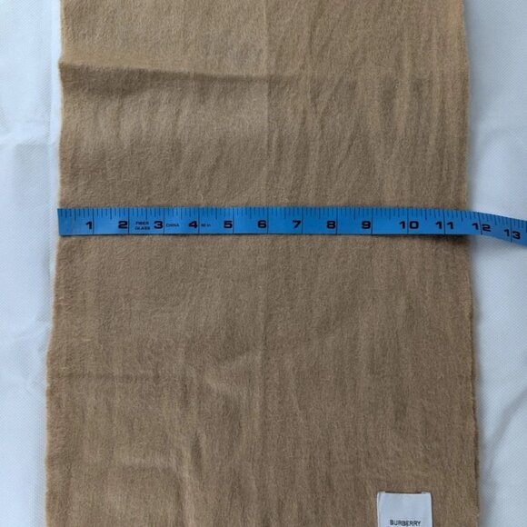 Pre-Owned Burberry Beige Cashmere Scarf – Unisex – Luxury Winter Accessory. - Picture 6 of 6